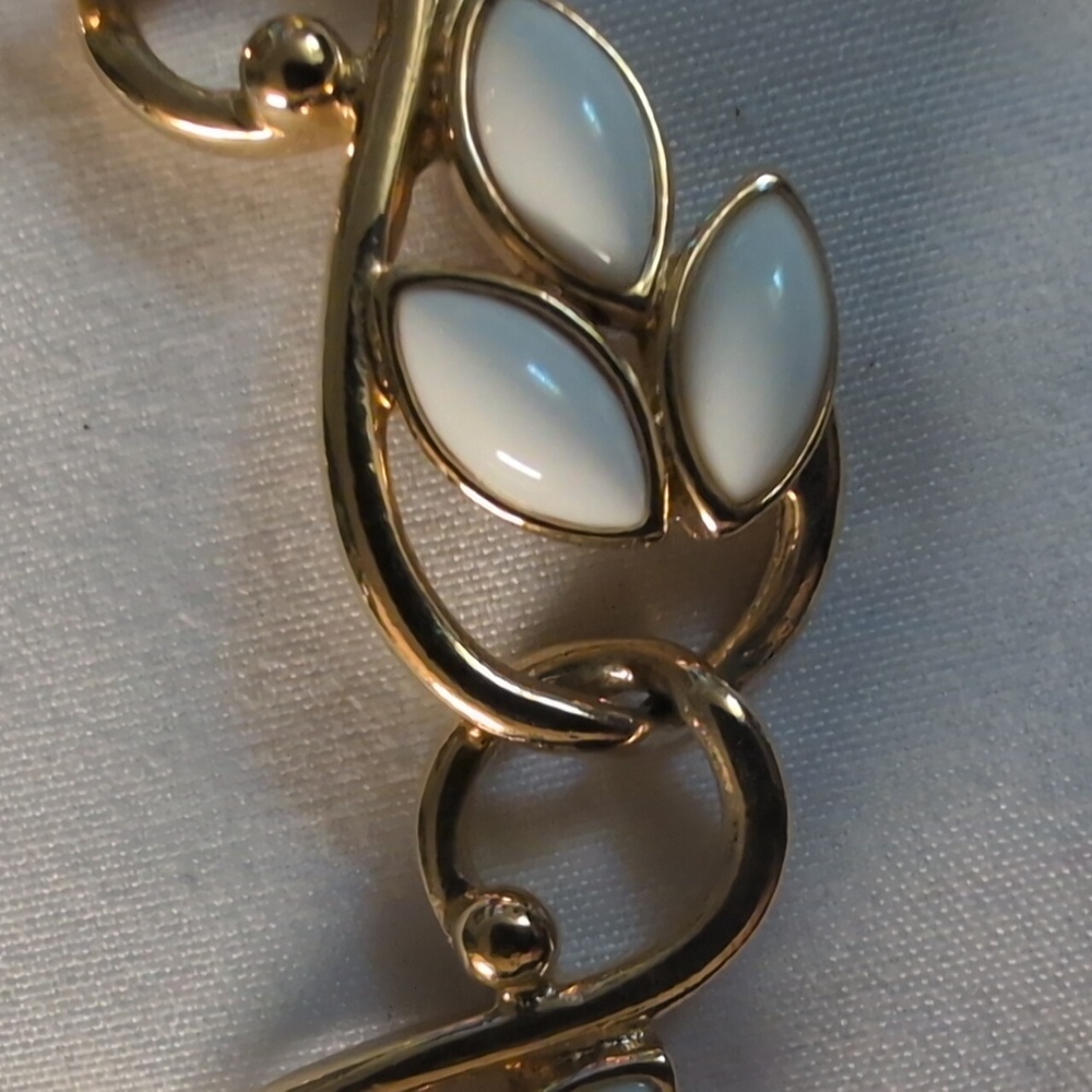 VTG Trifari TM Necklace - Picture 4 of 4
